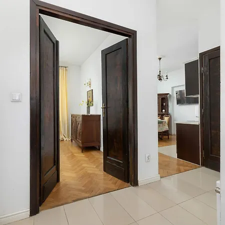 Charming One-Bedroom Apartment Cracow Lenartowicza 18 By Heyrent *